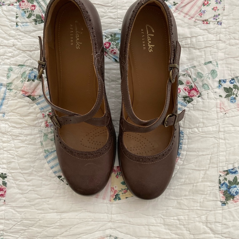 Clarks Artisan Criss Cross Mary Janes Sz 9